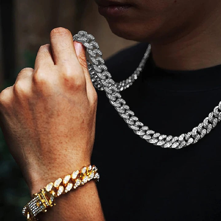 CHAINS & BRACELETS
